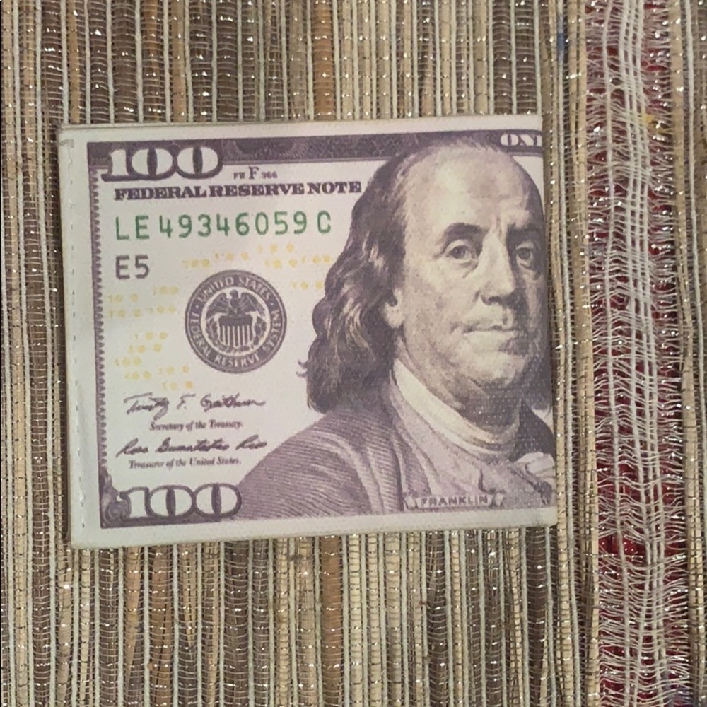 $100 wallet